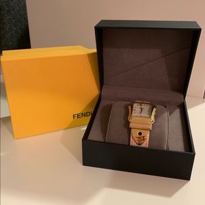 🔥PRICE DROP 🔥Fendi Mother of Pearl Buckle Watch